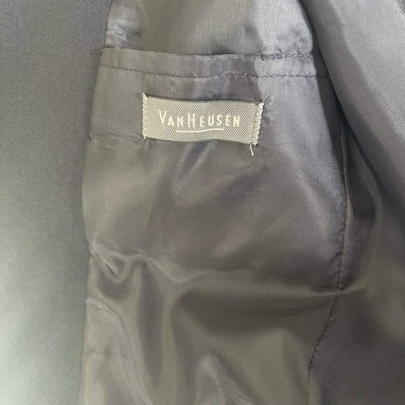 Van Husen boys navy blazer. 12 regular. - Picture 2 of 3